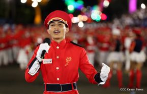 Desfile en saludo a las Fiestas Patrias