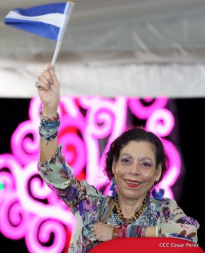 Desfile en saludo a las Fiestas Patrias