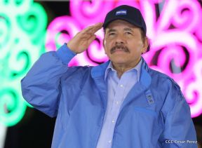 Desfile en saludo a las Fiestas Patrias