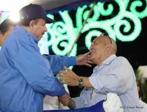 Desfile en saludo a las Fiestas Patrias