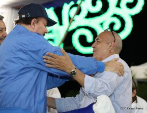 Desfile en saludo a las Fiestas Patrias
