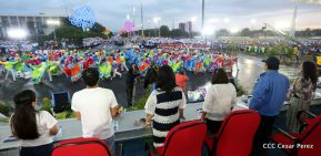 Desfile en saludo a las Fiestas Patrias