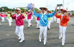 Desfile en saludo a las Fiestas Patrias