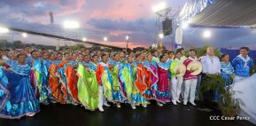 Desfile en saludo a las Fiestas Patrias