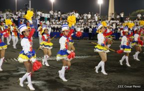 Desfile en saludo a las Fiestas Patrias