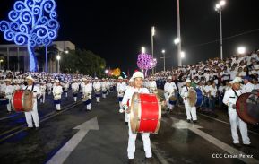 Desfile en saludo a las Fiestas Patrias