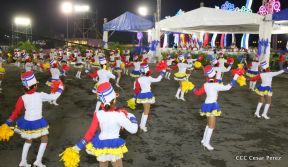 Desfile en saludo a las Fiestas Patrias