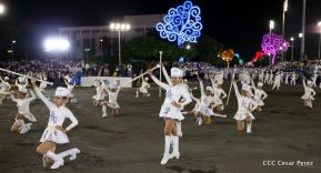 Desfile en saludo a las Fiestas Patrias