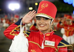 Desfile en saludo a las Fiestas Patrias