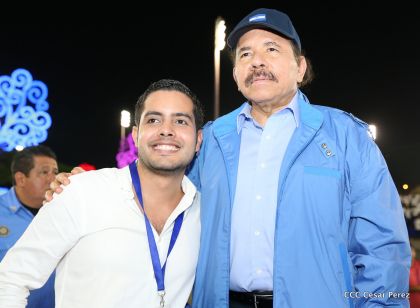 Desfile en saludo a las Fiestas Patrias