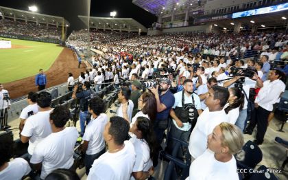 Histórica inauguración de moderno Estadio Nacional de Béisbol "Dennis Martínez"