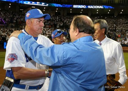 Histórica inauguración de moderno Estadio Nacional de Béisbol "Dennis Martínez"