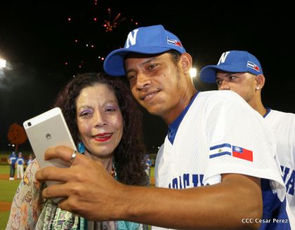 Histórica inauguración de moderno Estadio Nacional de Béisbol "Dennis Martínez"