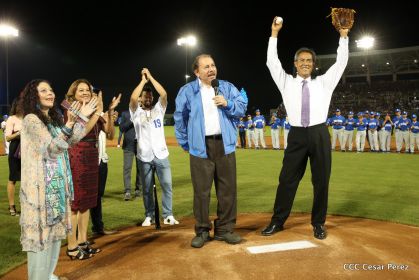 Histórica inauguración de moderno Estadio Nacional de Béisbol "Dennis Martínez"