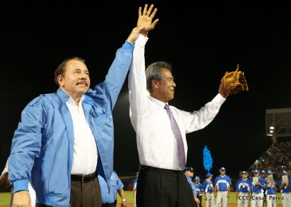Histórica inauguración de moderno Estadio Nacional de Béisbol "Dennis Martínez"