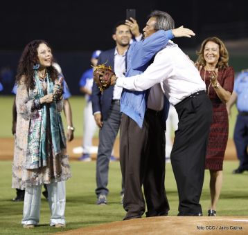 Histórica inauguración de moderno Estadio Nacional de Béisbol "Dennis Martínez"