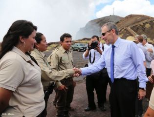 Comisario de Desarrollo UE en visita a Nicaragua