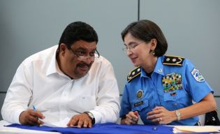 Comisario de Desarrollo UE en visita a Nicaragua