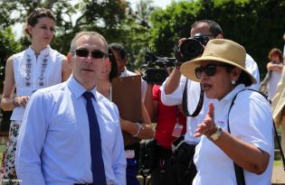 Comisario de Desarrollo UE en visita a Nicaragua