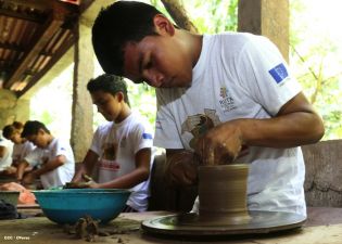 Comisario de Desarrollo UE en visita a Nicaragua