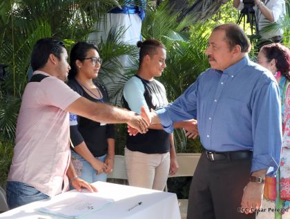 Comandante Daniel y Compañera Rosario ejercen su derecho al voto en Elecciones Municipales 2017