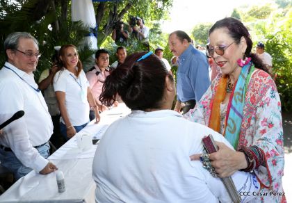 Comandante Daniel y Compañera Rosario ejercen su derecho al voto en Elecciones Municipales 2017