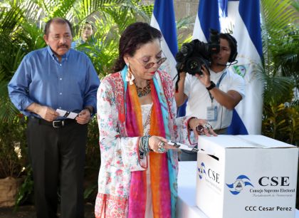 Comandante Daniel y Compañera Rosario ejercen su derecho al voto en Elecciones Municipales 2017