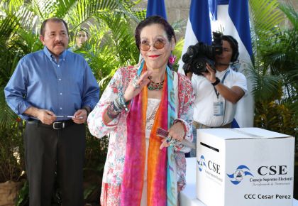 Comandante Daniel y Compañera Rosario ejercen su derecho al voto en Elecciones Municipales 2017