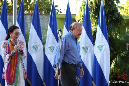 Comandante Daniel y Compañera Rosario ejercen su derecho al voto en Elecciones Municipales 2017