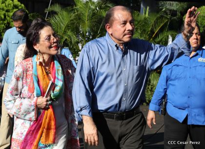 Comandante Daniel y Compañera Rosario ejercen su derecho al voto en Elecciones Municipales 2017