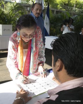 Comandante Daniel y Compañera Rosario ejercen su derecho al voto en Elecciones Municipales 2017