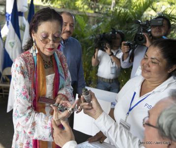 Comandante Daniel y Compañera Rosario ejercen su derecho al voto en Elecciones Municipales 2017