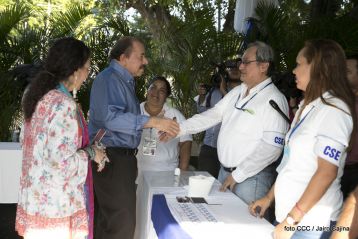 Comandante Daniel y Compañera Rosario ejercen su derecho al voto en Elecciones Municipales 2017