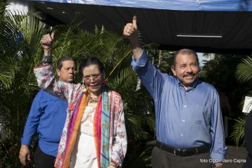 Comandante Daniel y Compañera Rosario ejercen su derecho al voto en Elecciones Municipales 2017