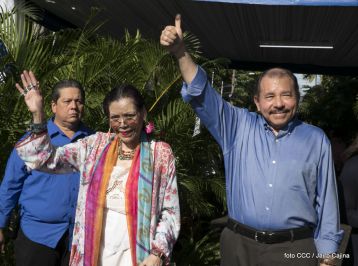 Comandante Daniel y Compañera Rosario ejercen su derecho al voto en Elecciones Municipales 2017