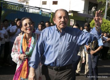 Comandante Daniel y Compañera Rosario ejercen su derecho al voto en Elecciones Municipales 2017