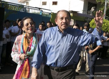 Comandante Daniel y Compañera Rosario ejercen su derecho al voto en Elecciones Municipales 2017