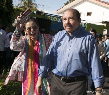 Comandante Daniel y Compañera Rosario ejercen su derecho al voto en Elecciones Municipales 2017