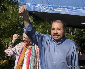 Comandante Daniel y Compañera Rosario ejercen su derecho al voto en Elecciones Municipales 2017