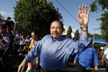 Comandante Daniel y Compañera Rosario ejercen su derecho al voto en Elecciones Municipales 2017