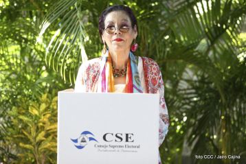 Comandante Daniel y Compañera Rosario ejercen su derecho al voto en Elecciones Municipales 2017