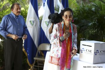 Comandante Daniel y Compañera Rosario ejercen su derecho al voto en Elecciones Municipales 2017