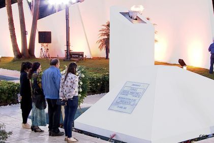 Daniel y Rosario conmemoran el 41 aniversario del paso a la inmortalidad del Comandante Carlos