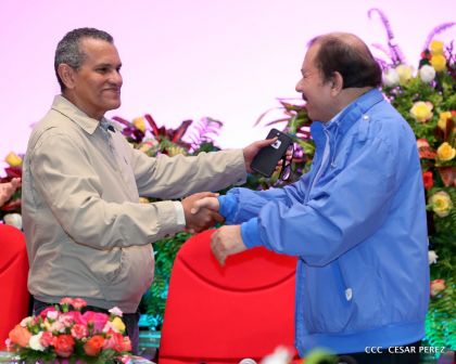 Daniel y Rosario conmemoran el 41 aniversario del paso a la inmortalidad del Comandante Carlos