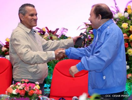 Daniel y Rosario conmemoran el 41 aniversario del paso a la inmortalidad del Comandante Carlos