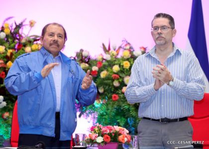 Daniel y Rosario conmemoran el 41 aniversario del paso a la inmortalidad del Comandante Carlos