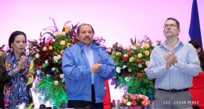 Daniel y Rosario conmemoran el 41 aniversario del paso a la inmortalidad del Comandante Carlos