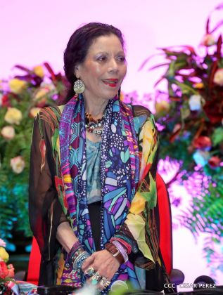 Daniel y Rosario conmemoran el 41 aniversario del paso a la inmortalidad del Comandante Carlos