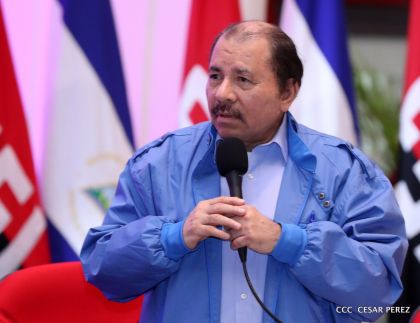 Daniel y Rosario conmemoran el 41 aniversario del paso a la inmortalidad del Comandante Carlos