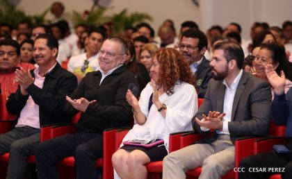 Daniel y Rosario conmemoran el 41 aniversario del paso a la inmortalidad del Comandante Carlos